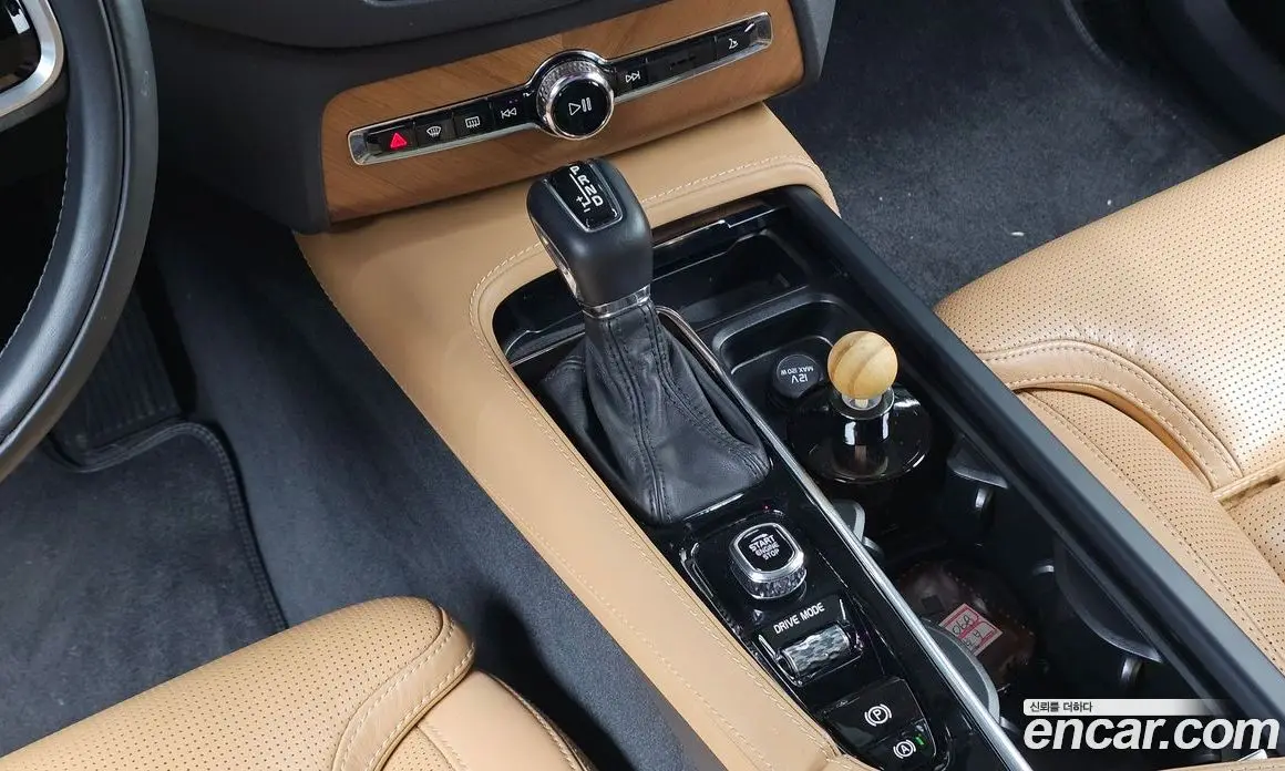 Volvo XC90 2017 2.0 автомат (гидро), фото 9 Volvo XC90 2017 2.0 автомат (гидро), фото 9