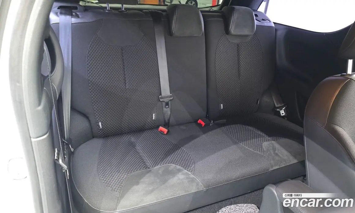 Citroen DS3 2017 1.6 автомат (гидро), фото 11 Citroen DS3 2017 1.6 автомат (гидро), фото 11