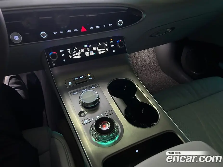 Genesis GV70 2024 2.5 автомат (гидро), фото 9 Genesis GV70 2024 2.5 автомат (гидро), фото 9