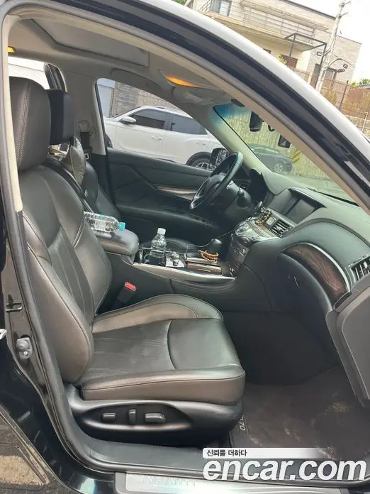 Infiniti Q70 2016 3.7 автомат (гидро), фото 15 Infiniti Q70 2016 3.7 автомат (гидро), фото 15