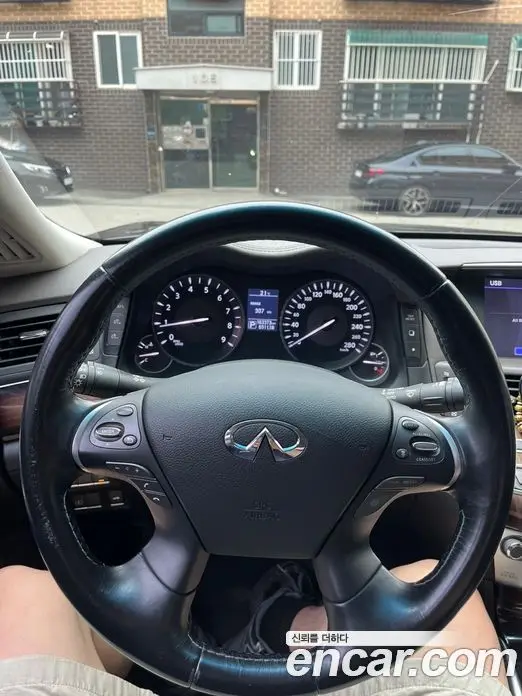 Infiniti Q70 2016 3.7 автомат (гидро), фото 6 Infiniti Q70 2016 3.7 автомат (гидро), фото 6