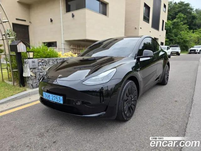 Tesla Model Y 2023 автомат (гидро), миниатюра 1