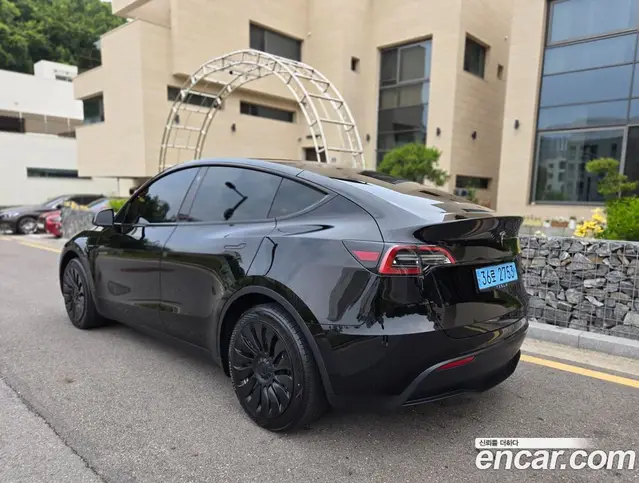 Tesla Model Y 2023 автомат (гидро), миниатюра 2