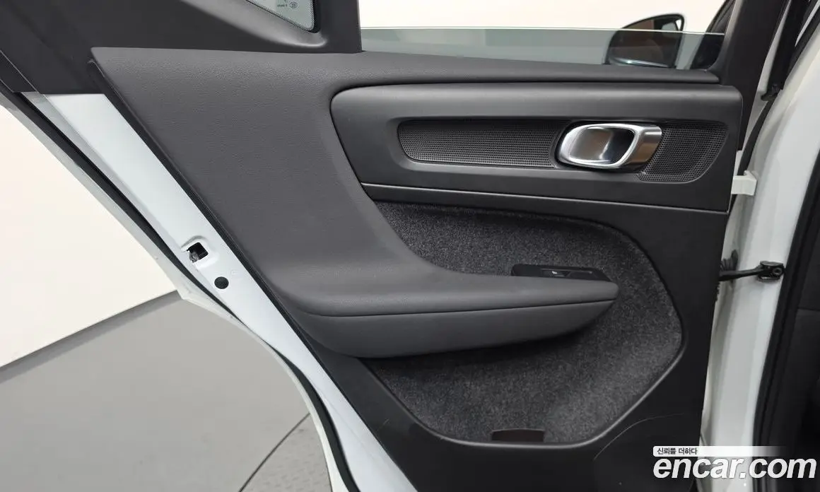 Volvo XC40 2022 2.0 автомат (гидро), фото 15 Volvo XC40 2022 2.0 автомат (гидро), фото 15
