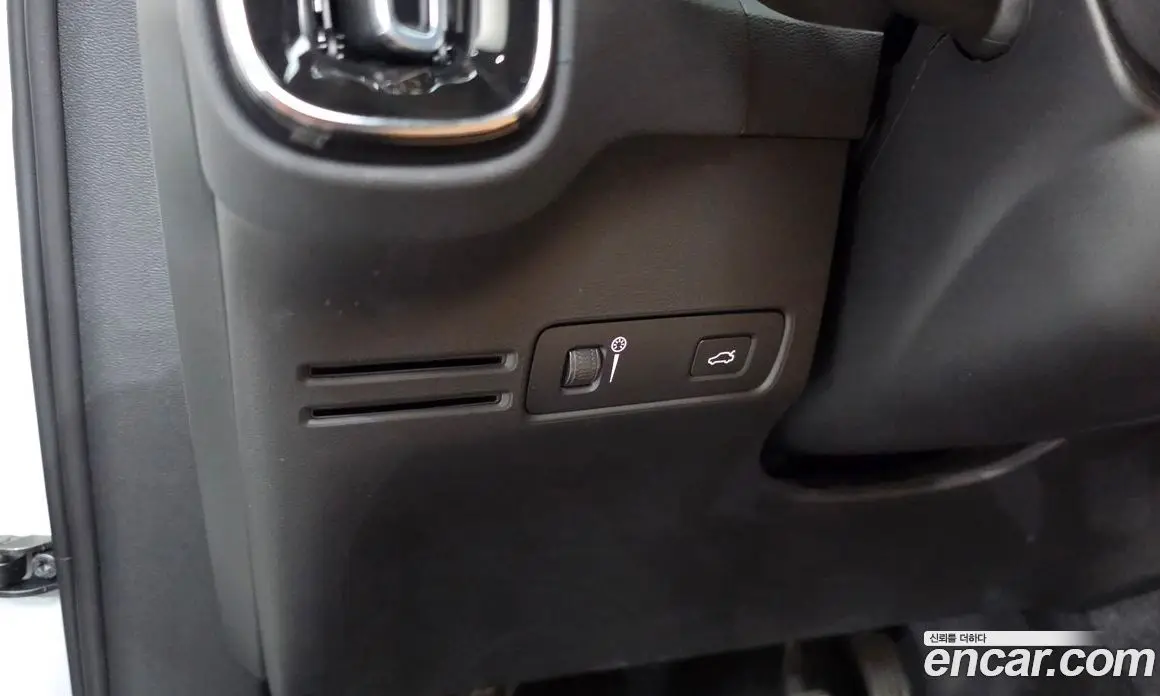 Volvo XC40 2022 2.0 автомат (гидро), фото 28 Volvo XC40 2022 2.0 автомат (гидро), фото 28