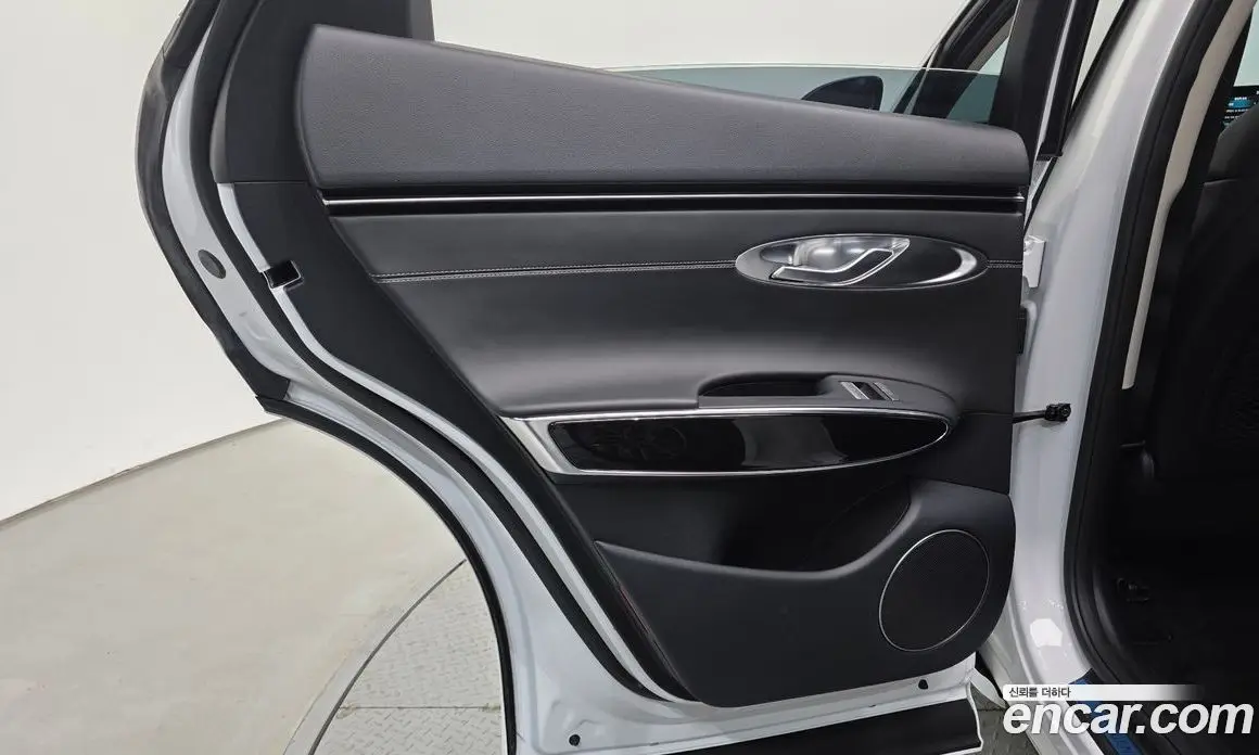 Genesis GV70 2022 2.5 автомат (гидро), фото 15 Genesis GV70 2022 2.5 автомат (гидро), фото 15