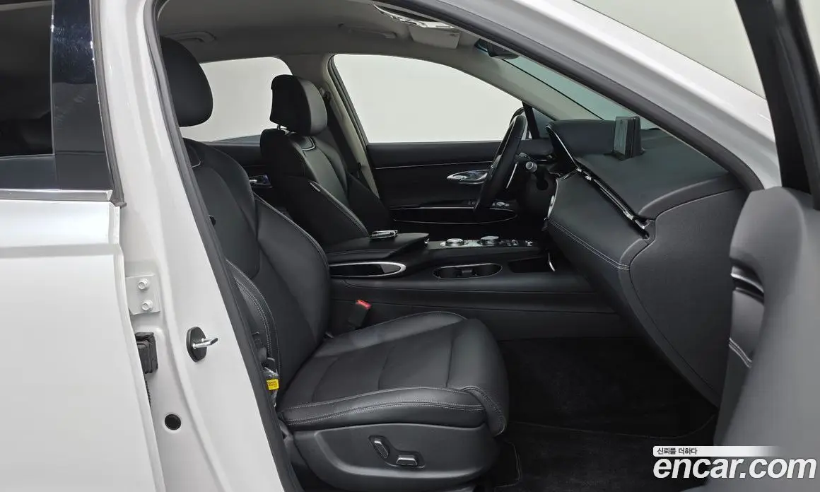 Genesis GV70 2022 2.5 автомат (гидро), фото 16 Genesis GV70 2022 2.5 автомат (гидро), фото 16