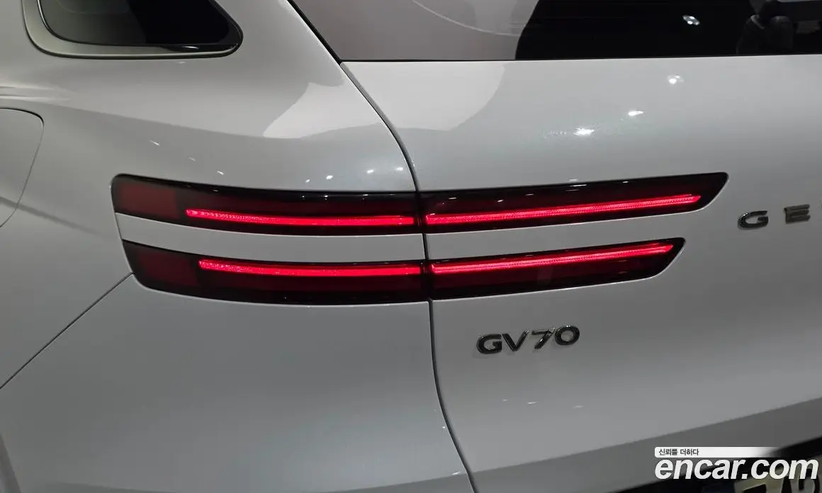 Genesis GV70 2022 2.5 автомат (гидро), фото 9 Genesis GV70 2022 2.5 автомат (гидро), фото 9