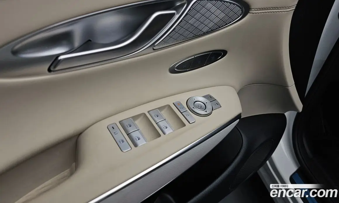 Genesis GV70 2024 2.5 автомат (гидро), фото 22 Genesis GV70 2024 2.5 автомат (гидро), фото 22