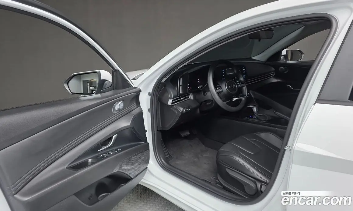 Hyundai Avante 2022 1.6 автомат (гидро), фото 13