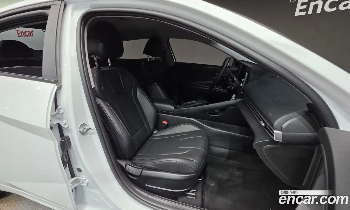 Hyundai Avante 2022 1.6 автомат (гидро), фото 28