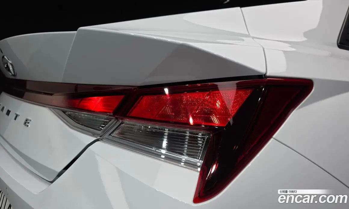 Hyundai Avante 2022 1.6 автомат (гидро), фото 9