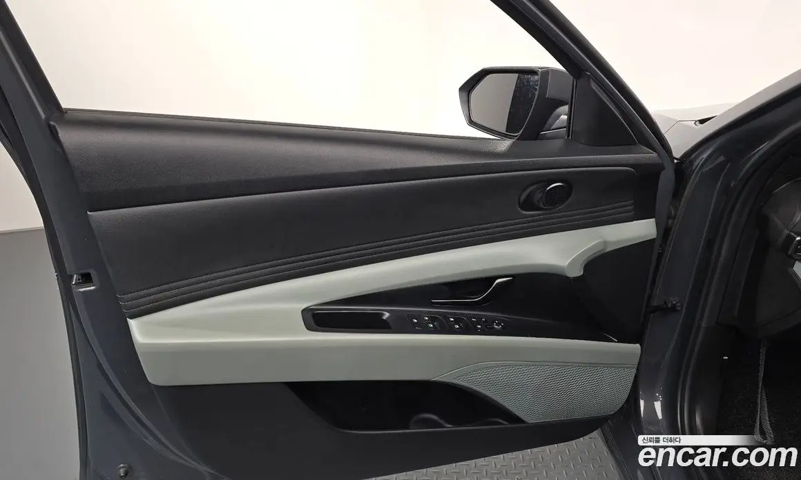 Hyundai Avante 2023 1.6 автомат (гидро), фото 13