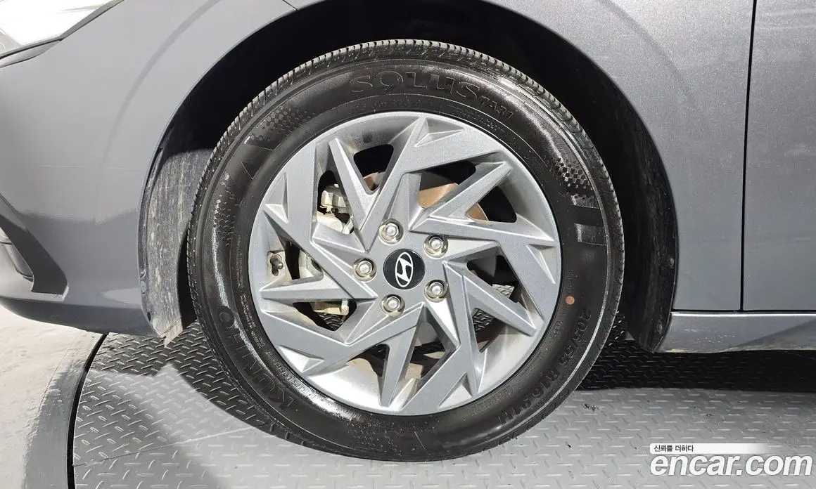 Hyundai Avante 2023 1.6 автомат (гидро), фото 4