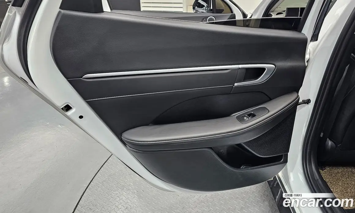 Hyundai Sonata 2023 2.0 автомат (гидро), фото 15