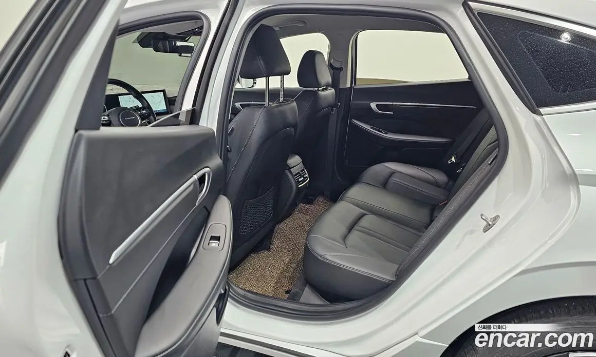 Hyundai Sonata 2023 2.0 автомат (гидро), фото 17