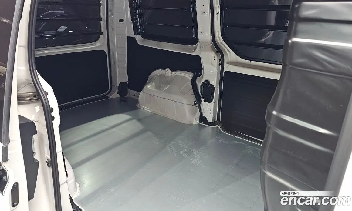 Hyundai Staria 2024 3.5 автомат (гидро), фото 18