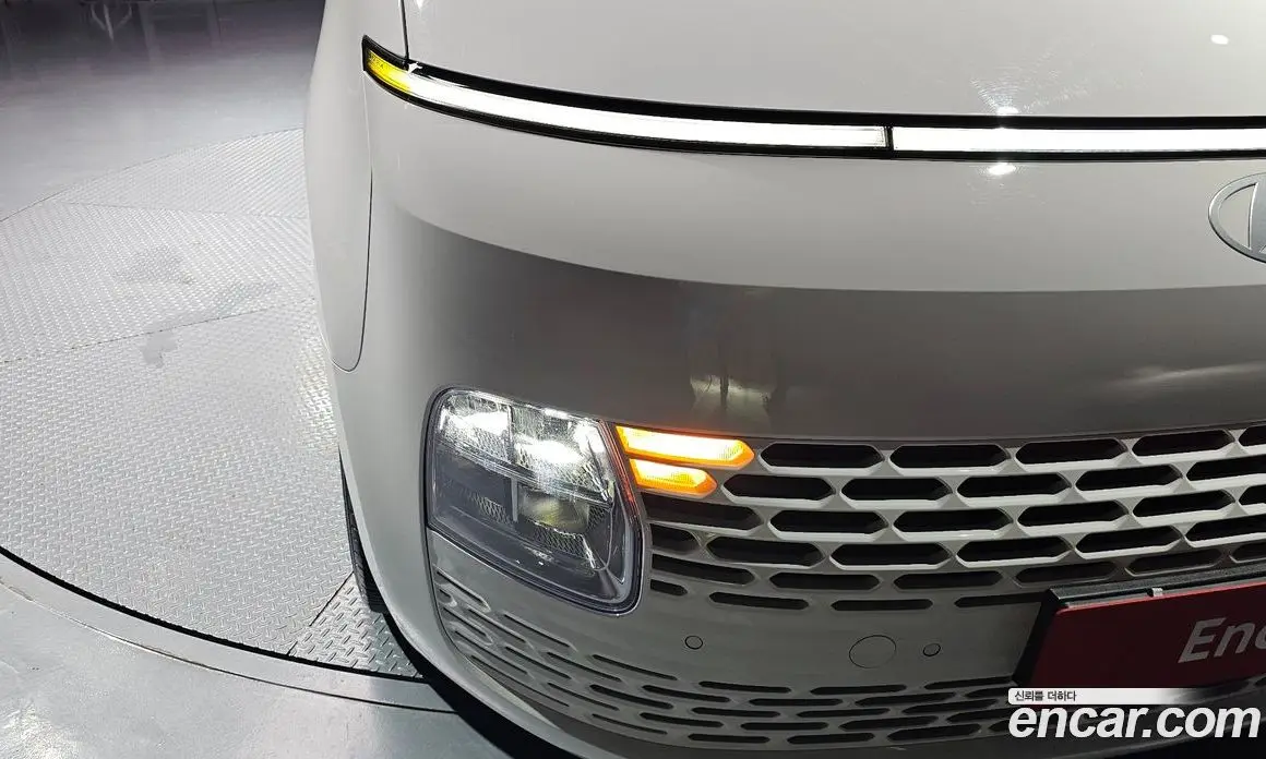 Hyundai Staria 2024 3.5 автомат (гидро), фото 8