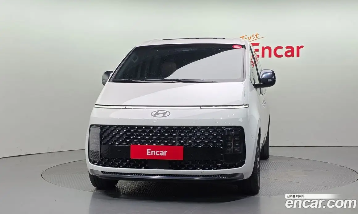 Hyundai Staria 2025 2.2 автомат (гидро), фото 3