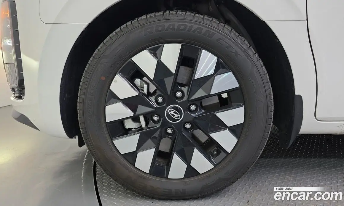 Hyundai Staria 2025 2.2 автомат (гидро), фото 5