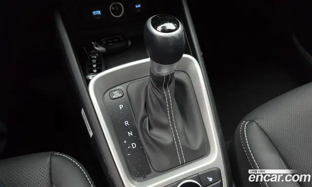 Hyundai Venue 2025 1.6 автомат (гидро), миниатюра 12