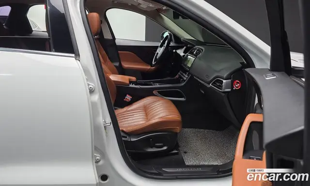 Jaguar F-Pace 2016 2.0 автомат (гидро), миниатюра 12