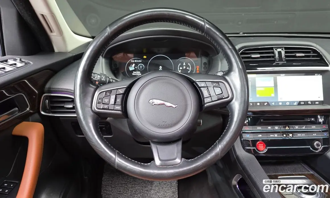 Jaguar F-Pace 2016 2.0 автомат (гидро), фото 15 Jaguar F-Pace 2016 2.0 автомат (гидро), фото 15