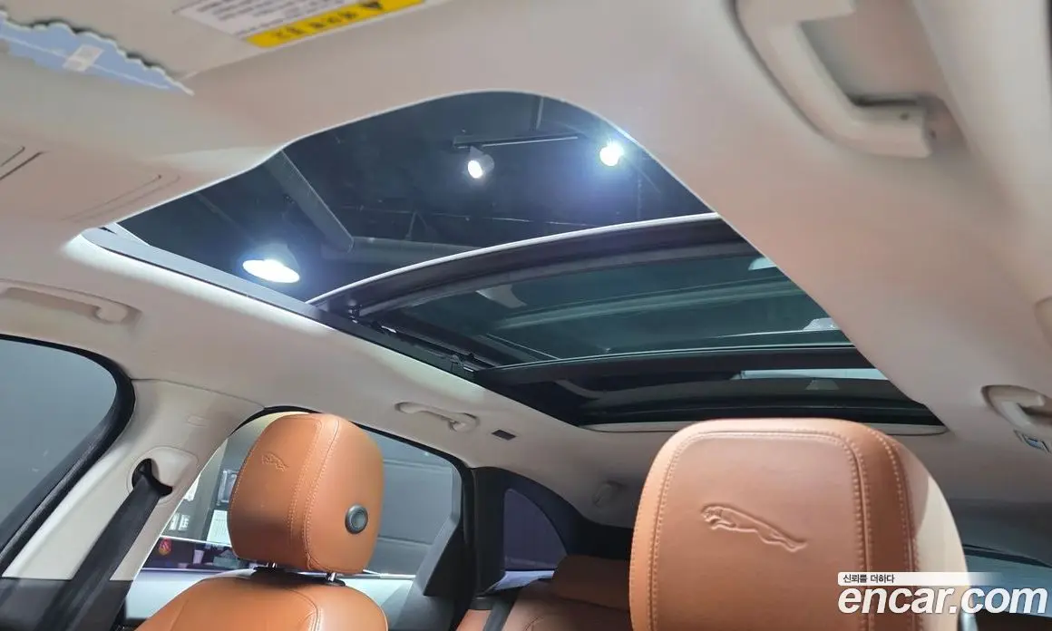 Jaguar F-Pace 2016 2.0 автомат (гидро), фото 17 Jaguar F-Pace 2016 2.0 автомат (гидро), фото 17