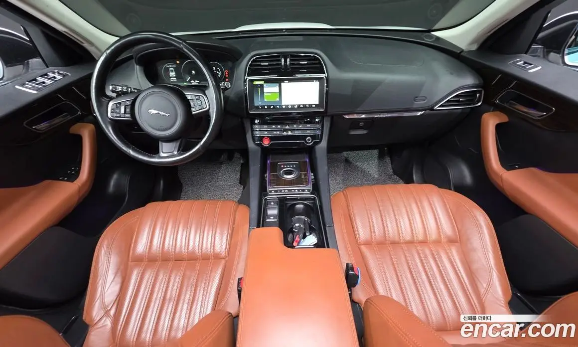 Jaguar F-Pace 2016 2.0 автомат (гидро), фото 7 Jaguar F-Pace 2016 2.0 автомат (гидро), фото 7