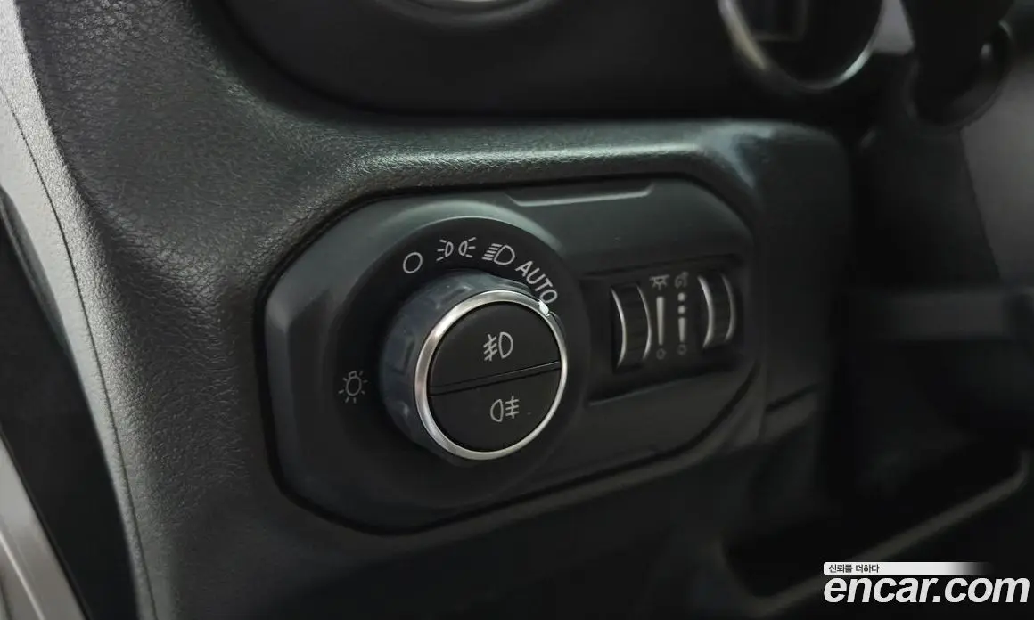Jeep Wrangler 2019 2.0 автомат (гидро), фото 24 Jeep Wrangler 2019 2.0 автомат (гидро), фото 24
