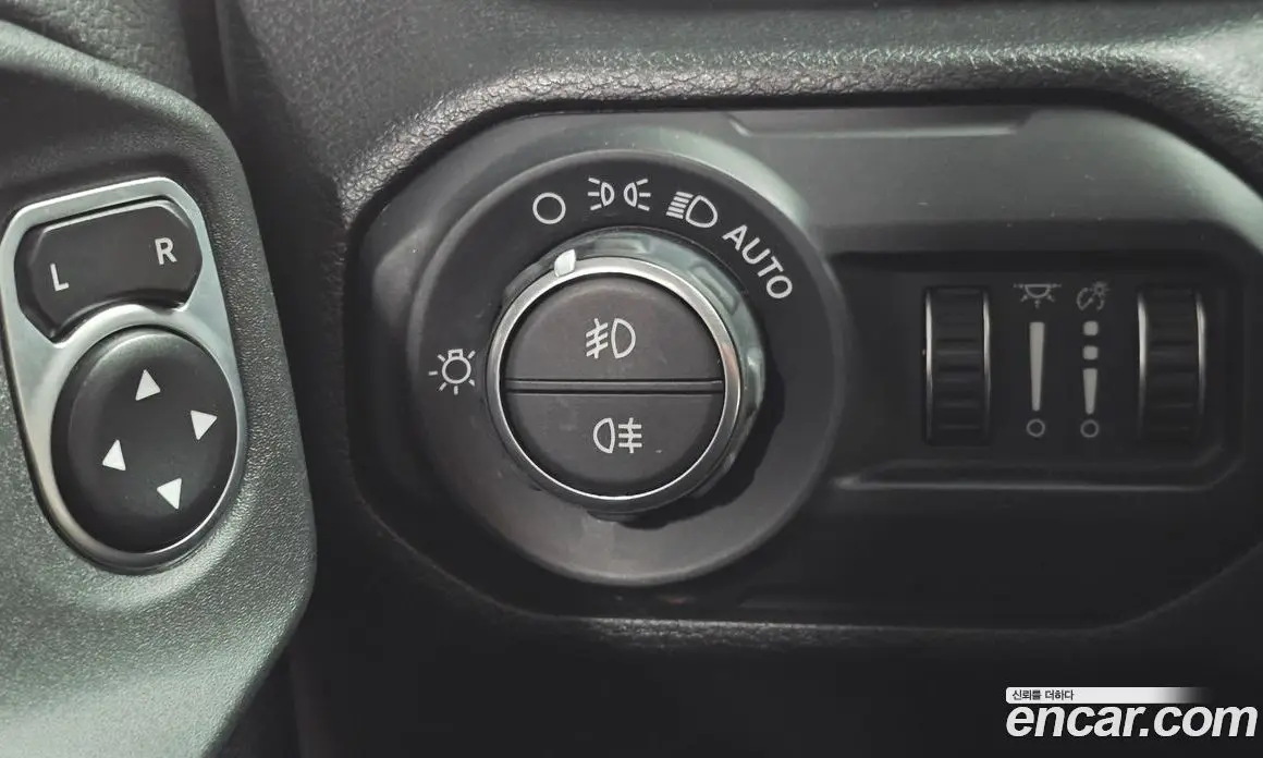 Jeep Wrangler 2019 2.0 автомат (гидро), фото 25 Jeep Wrangler 2019 2.0 автомат (гидро), фото 25