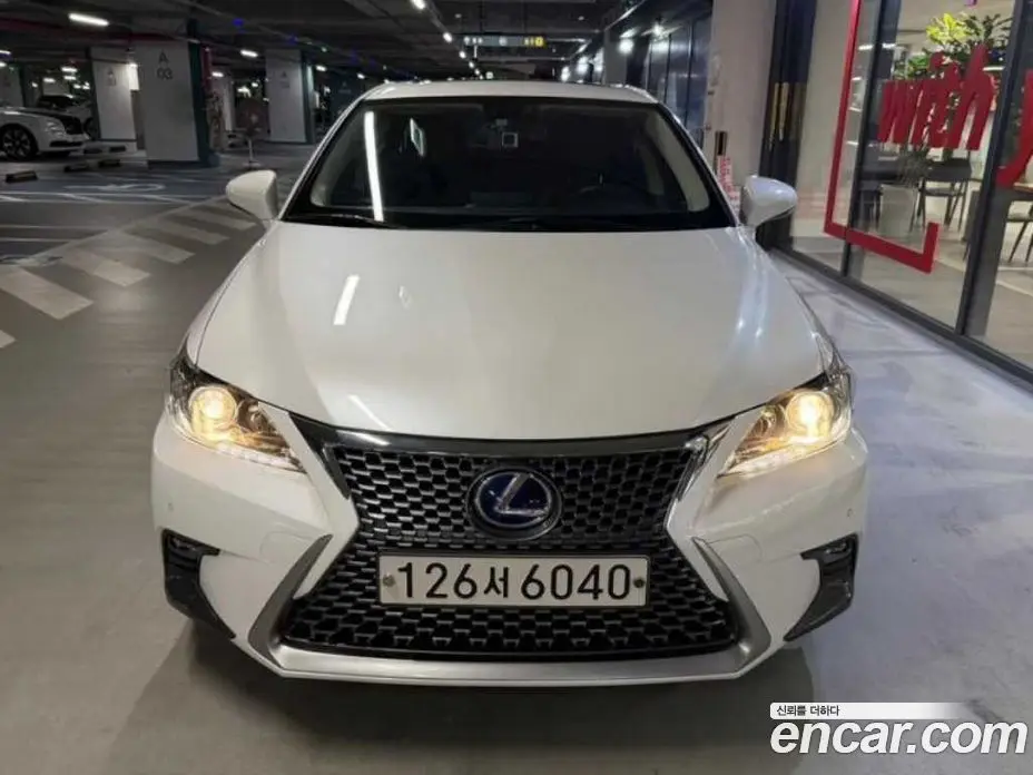 Lexus CT200h 2018 1.8 автомат (гидро), фото 1 Lexus CT200h 2018 1.8 автомат (гидро), фото 1