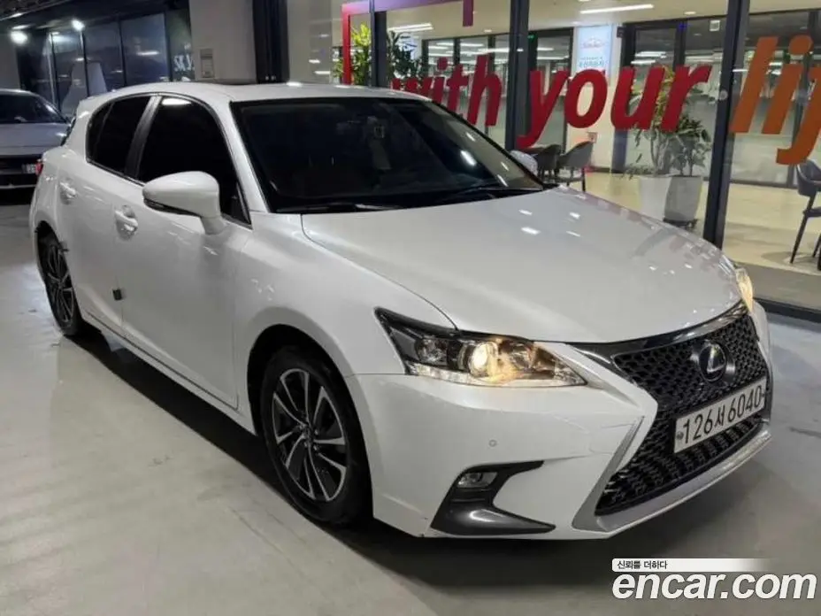 Lexus CT200h 2018 1.8 автомат (гидро), фото 2 Lexus CT200h 2018 1.8 автомат (гидро), фото 2