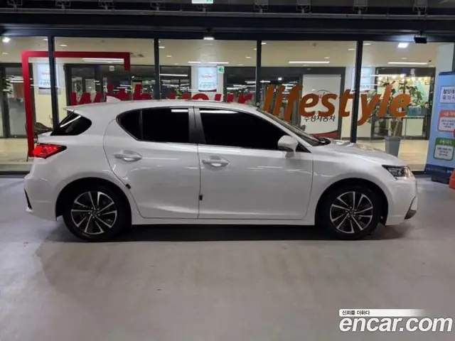 Lexus CT200h 2018 1.8 автомат (гидро), миниатюра 3 Lexus CT200h 2018 1.8 автомат (гидро), миниатюра 3