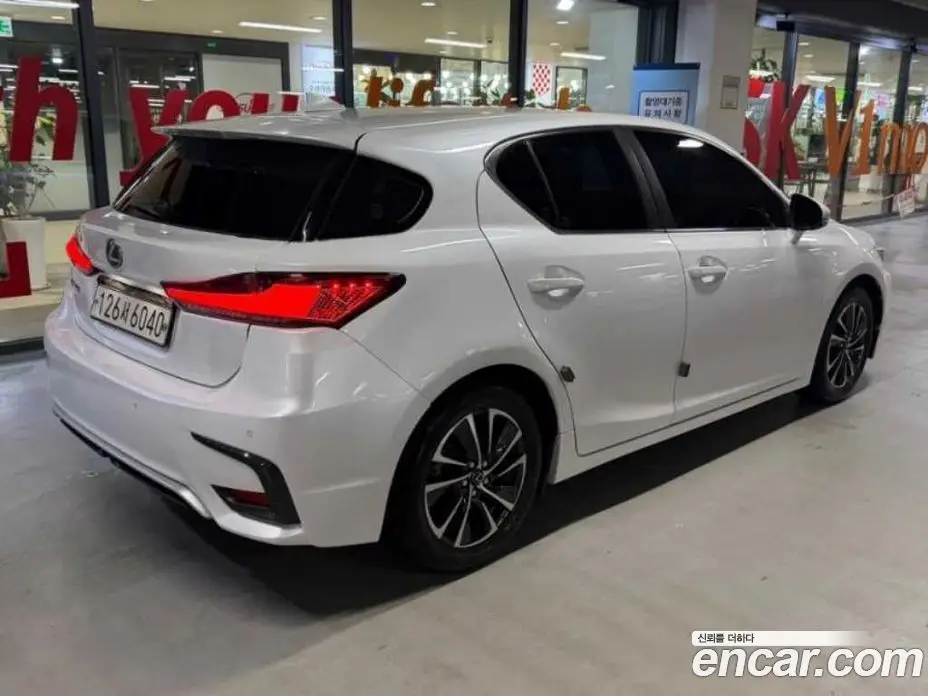 Lexus CT200h 2018 1.8 автомат (гидро), фото 4 Lexus CT200h 2018 1.8 автомат (гидро), фото 4