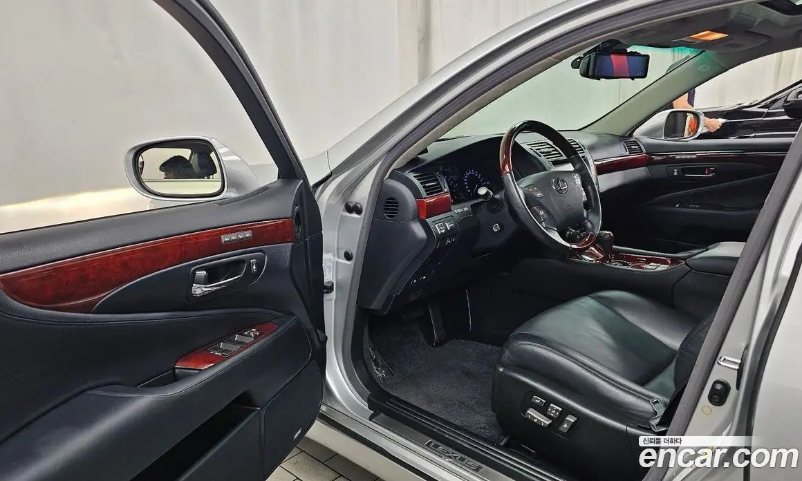 Lexus LS 2009 4.6 автомат (гидро), фото 10 Lexus LS 2009 4.6 автомат (гидро), фото 10