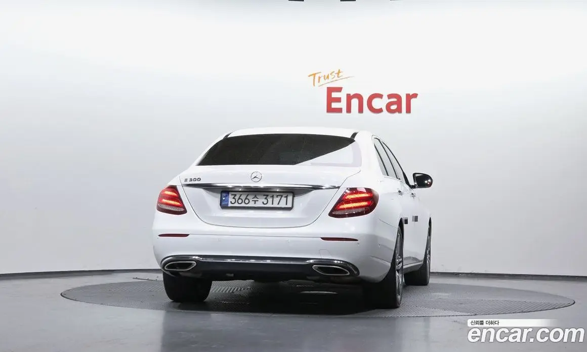 Mercedes-Benz E-Class 2018 2.0 автомат (гидро), фото 4 Mercedes-Benz E-Class 2018 2.0 автомат (гидро), фото 4
