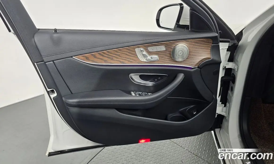 Mercedes-Benz E-Class 2023 1.9 автомат (гидро), фото 14