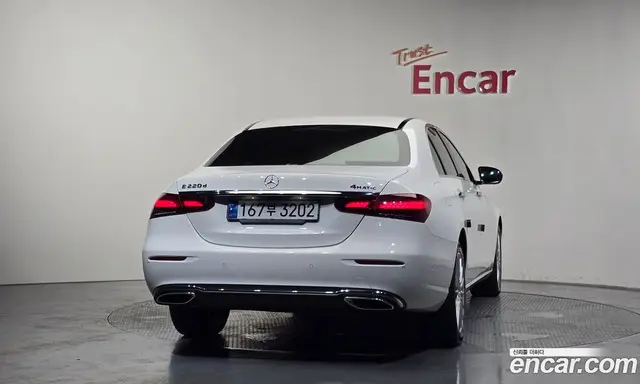 Mercedes-Benz E-Class 2023 1.9 автомат (гидро), миниатюра 4