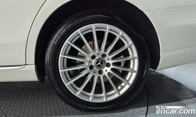 Mercedes-Benz E-Class 2023 1.9 автомат (гидро), миниатюра 7