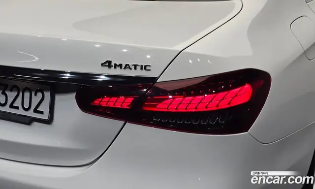 Mercedes-Benz E-Class 2023 1.9 автомат (гидро), миниатюра 9
