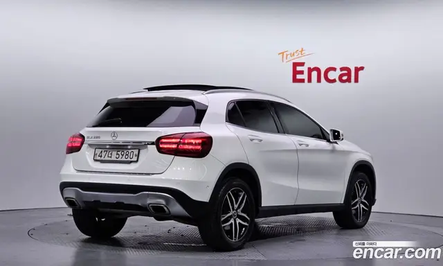 Mercedes-Benz GLA-Class 2019 2.0 автомат (гидро), миниатюра 2