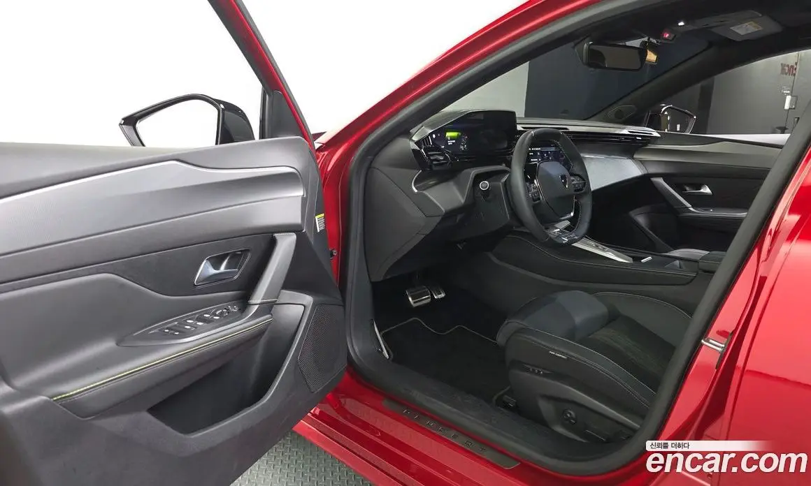 Peugeot 308 2025 1.2 автомат (гидро), фото 13 Peugeot 308 2025 1.2 автомат (гидро), фото 13