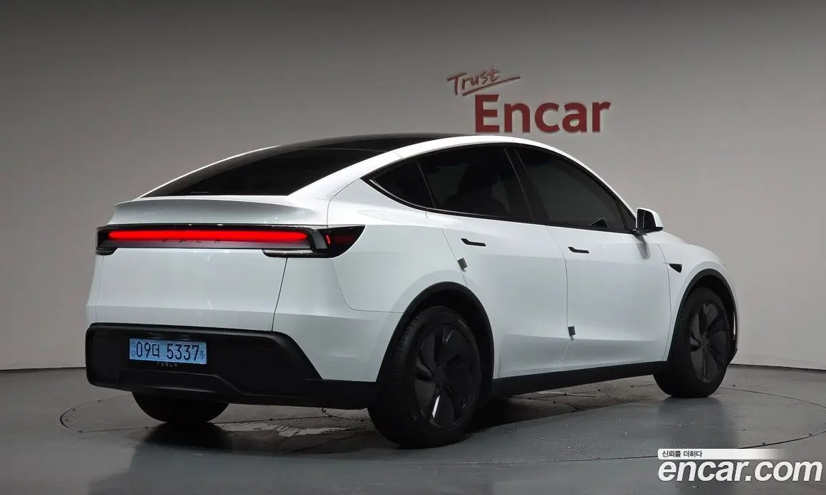 Tesla Model Y 2026 0.2 автомат (гидро), фото 1 Tesla Model Y 2026 0.2 автомат (гидро), фото 1