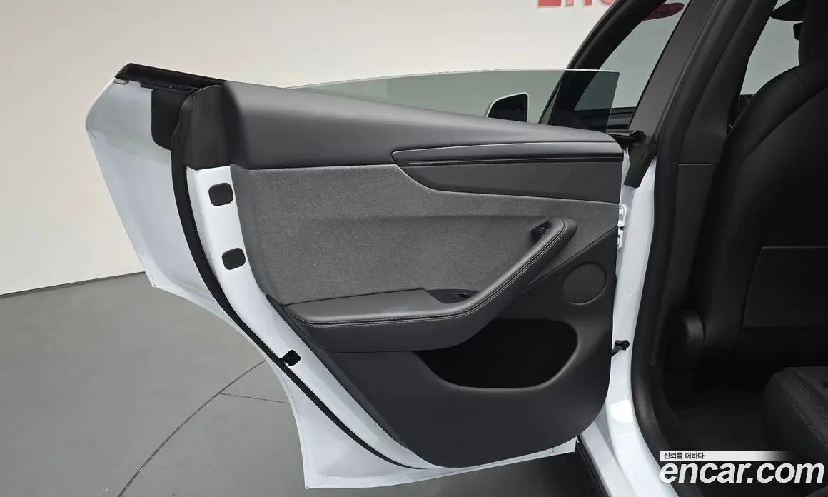 Tesla Model Y 2026 0.2 автомат (гидро), фото 14 Tesla Model Y 2026 0.2 автомат (гидро), фото 14