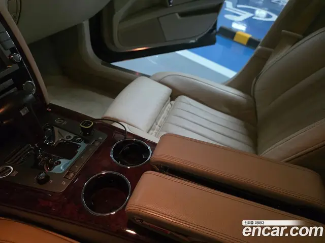 Volkswagen Phaeton 2011 4.2 автомат (гидро), миниатюра 3