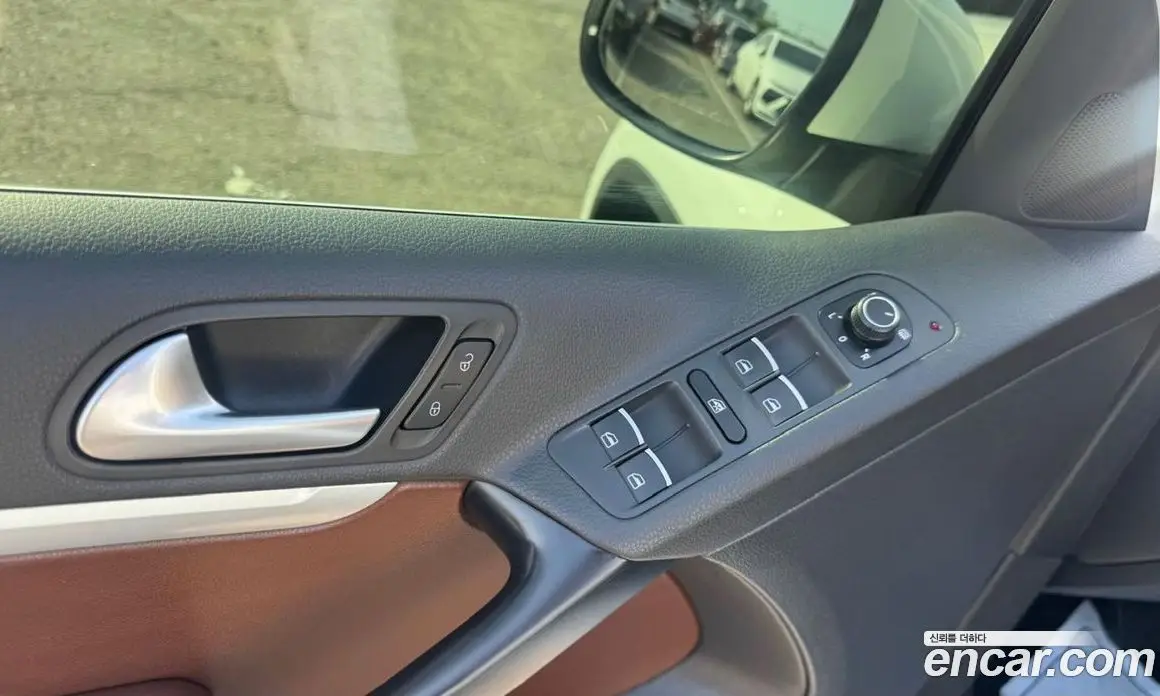 Volkswagen Tiguan 2016 2.0 автомат (гидро), фото 14 Volkswagen Tiguan 2016 2.0 автомат (гидро), фото 14
