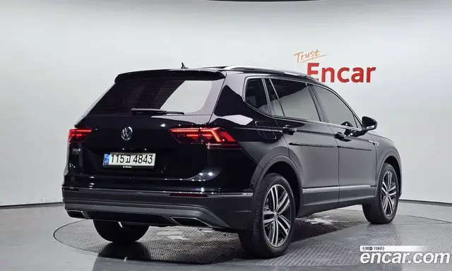 Volkswagen Tiguan 2020 2.0 автомат (гидро), миниатюра 1 Volkswagen Tiguan 2020 2.0 автомат (гидро), миниатюра 1