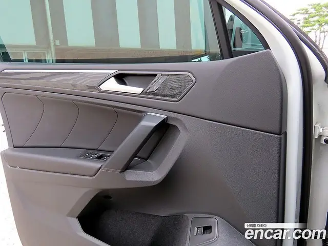 Volkswagen Tiguan 2020 2.0 автомат (гидро), миниатюра 12