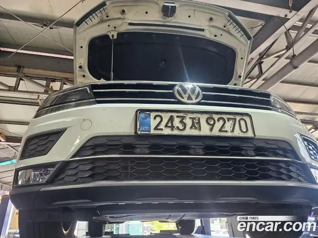Volkswagen Tiguan 2020 2.0 автомат (гидро), миниатюра 1 Volkswagen Tiguan 2020 2.0 автомат (гидро), миниатюра 1